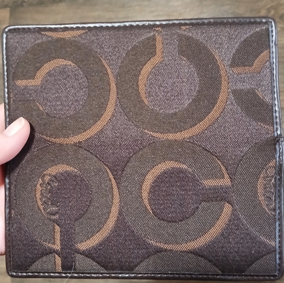 Vintage Coach Checkbook Cover. - Picture 9 of 10